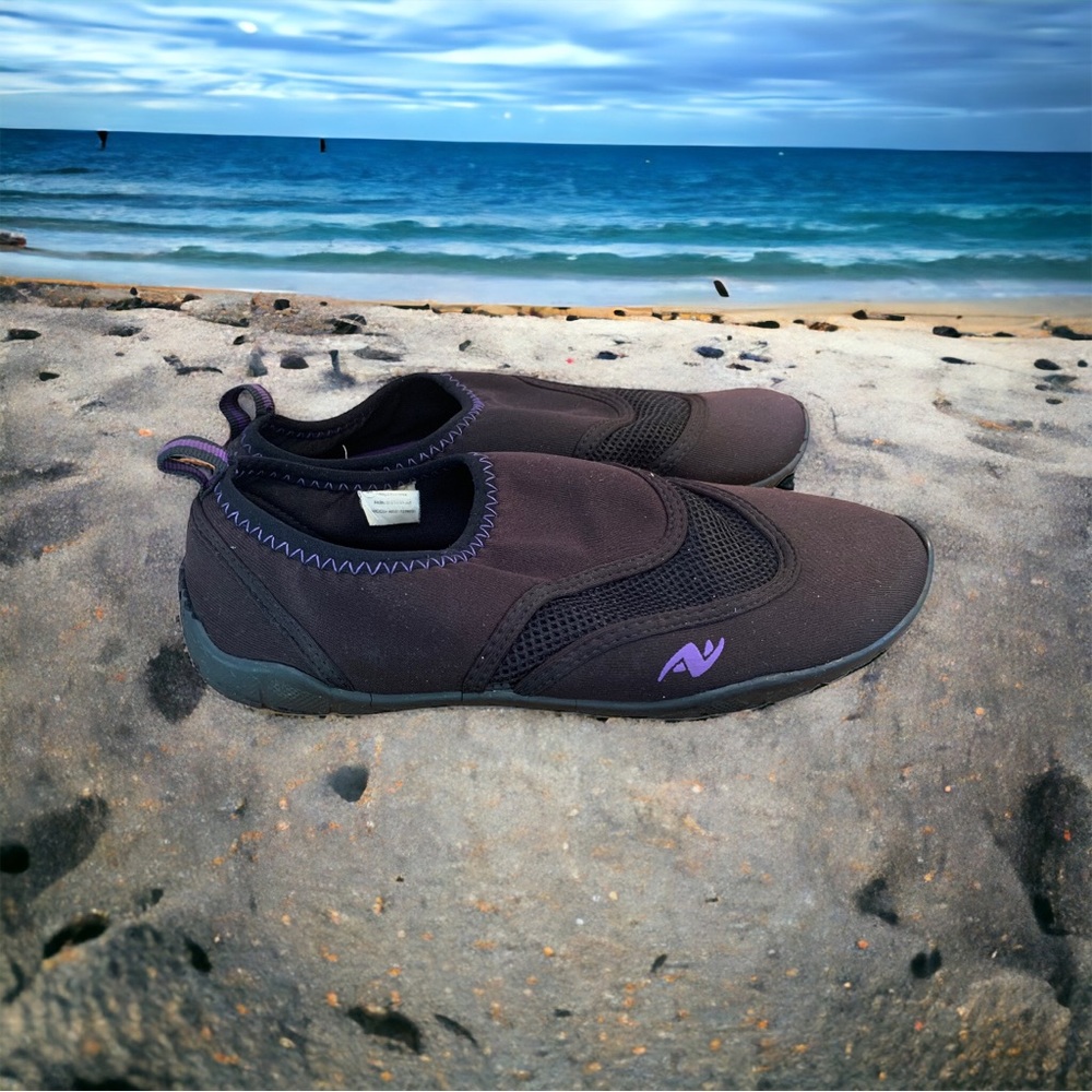Athletic Works Women's Lake Water Shoes size : 5/6 Black / Purple cushion foam